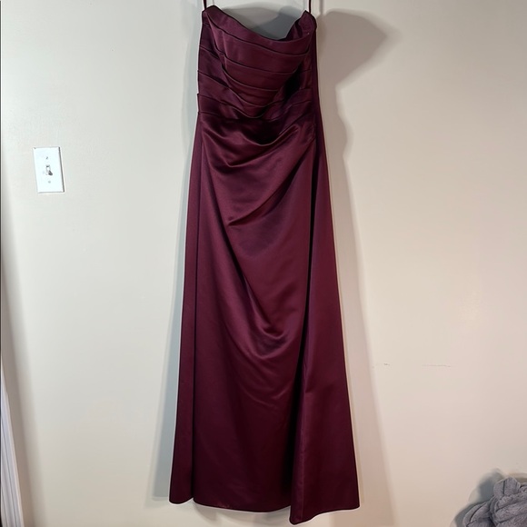 Burgundy Gown - Picture 1 of 9